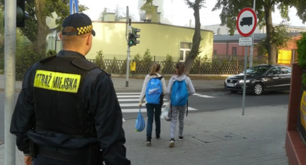 Będzie więcej patroli przy szkołach. Akcja rusza w Płocku w poniedziałek 