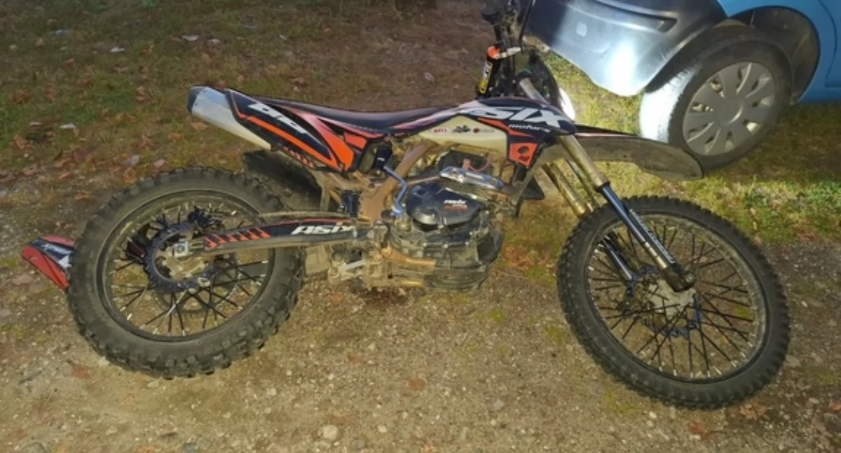15-latek uciekał na motocyklu crossowym przed Policją. Skończyło się fatalnie 