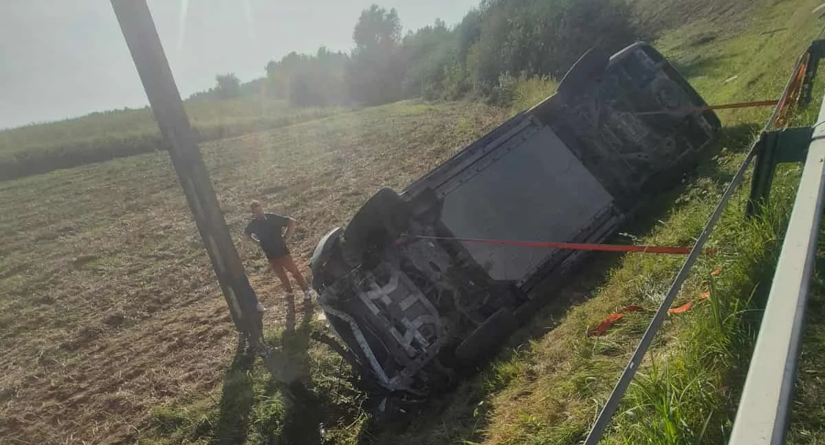 Dachowanie w Maszewie. 30-latka straciła panowanie nad pojazdem