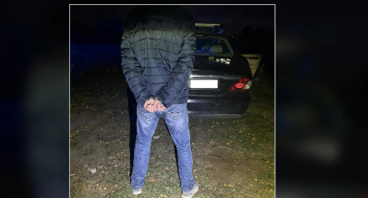 Wyrzucił zawiniątko z białą substancją. Znaleźli je strażnicy 