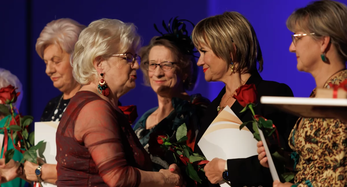 Ewa Pietrzak z tytułem Senior Godny Naśladowania. Łączy ludzi, inspiruje, działa