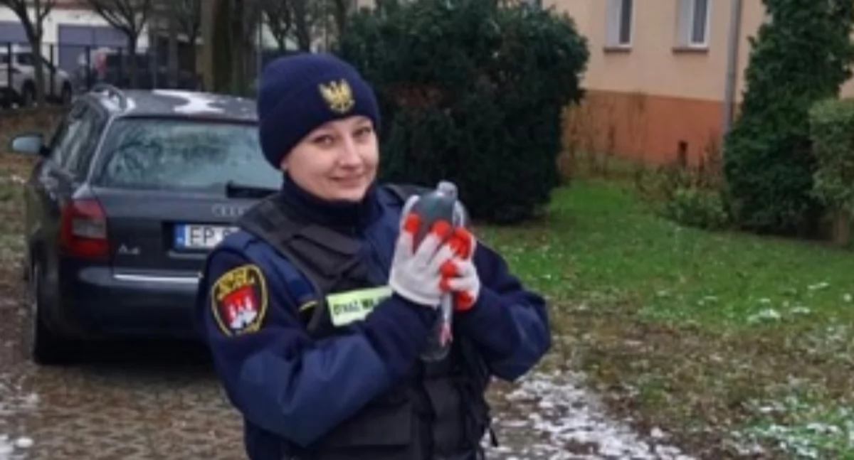 Wisiał głową w dół na balkonie w Płocku. Nietypowa akcja ratunkowa przy Al. Jachowicza