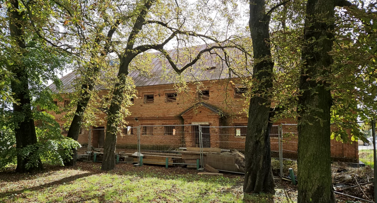Radzanowski spichlerz – od upadku do odrodzenia. Ostatni strażnik dworskiej historii