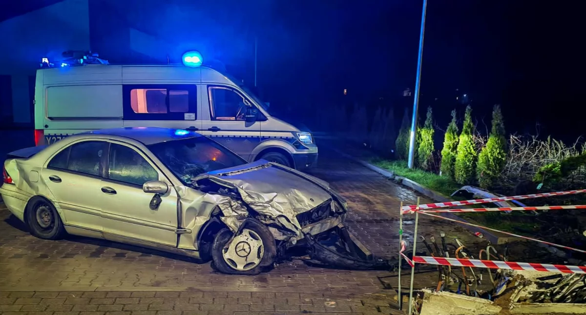Wypadek przy ul. Szkolnej w Staroźrebach. Dwóch kierowców w szpitalu 