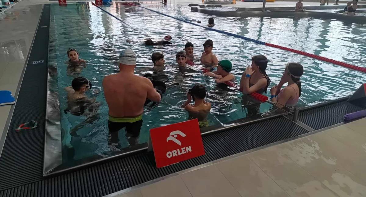 Naucz się pływać do wakacji! Ruszają zapisy na lekcje w Płocku
