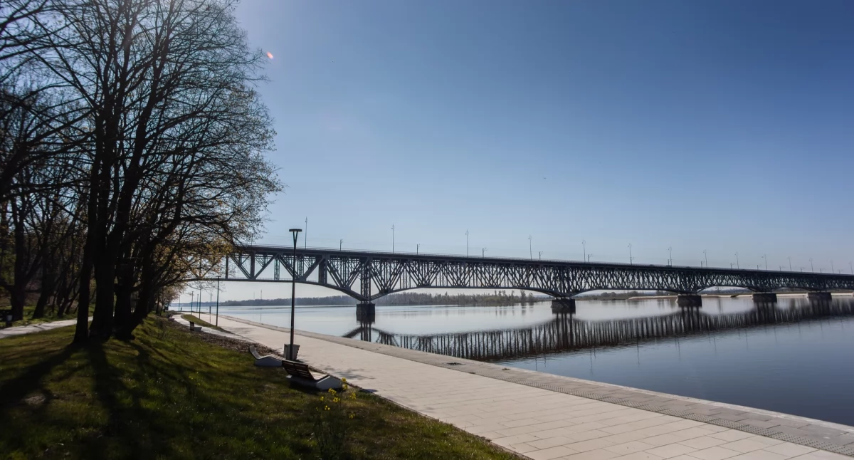 Kładka dla rowerzystów pod starym mostem w Płocku coraz bliżej