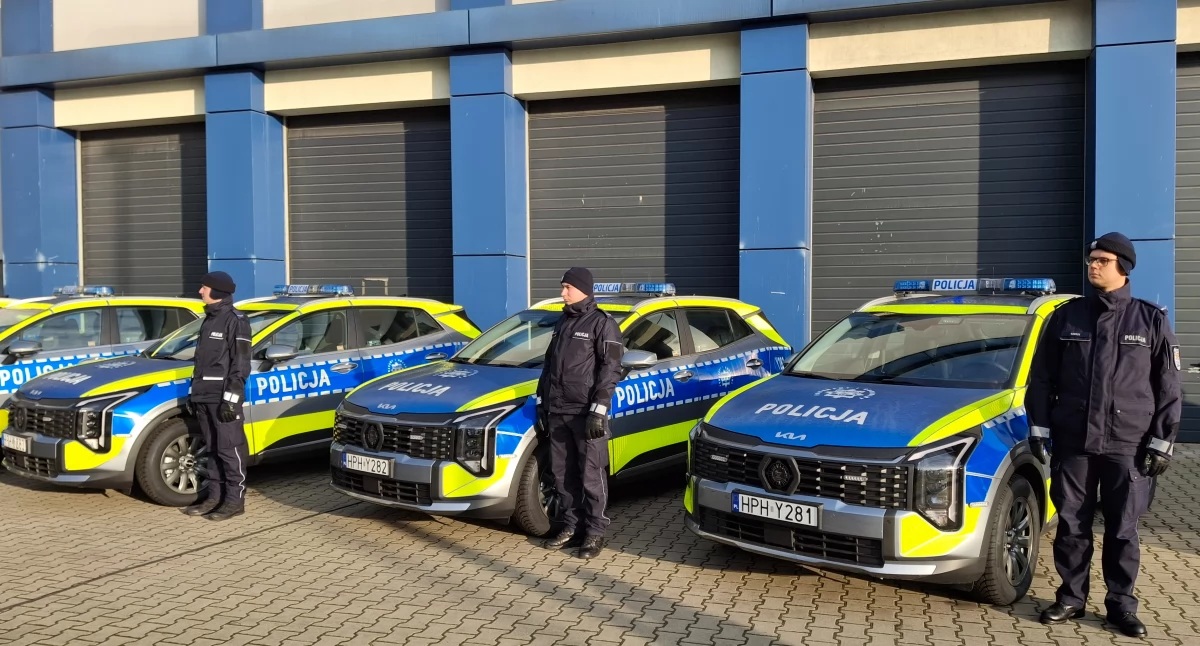 Nowe samochody dla policjantów z Płocka i powiatu. Pięć oznakowanych i dwa nieoznakowane