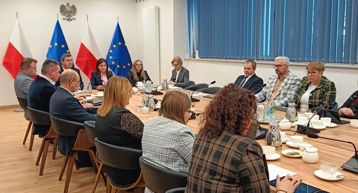 Intensywny koniec roku w gminie Gostynin. Nowe umowy, inwestycje i szkolenia