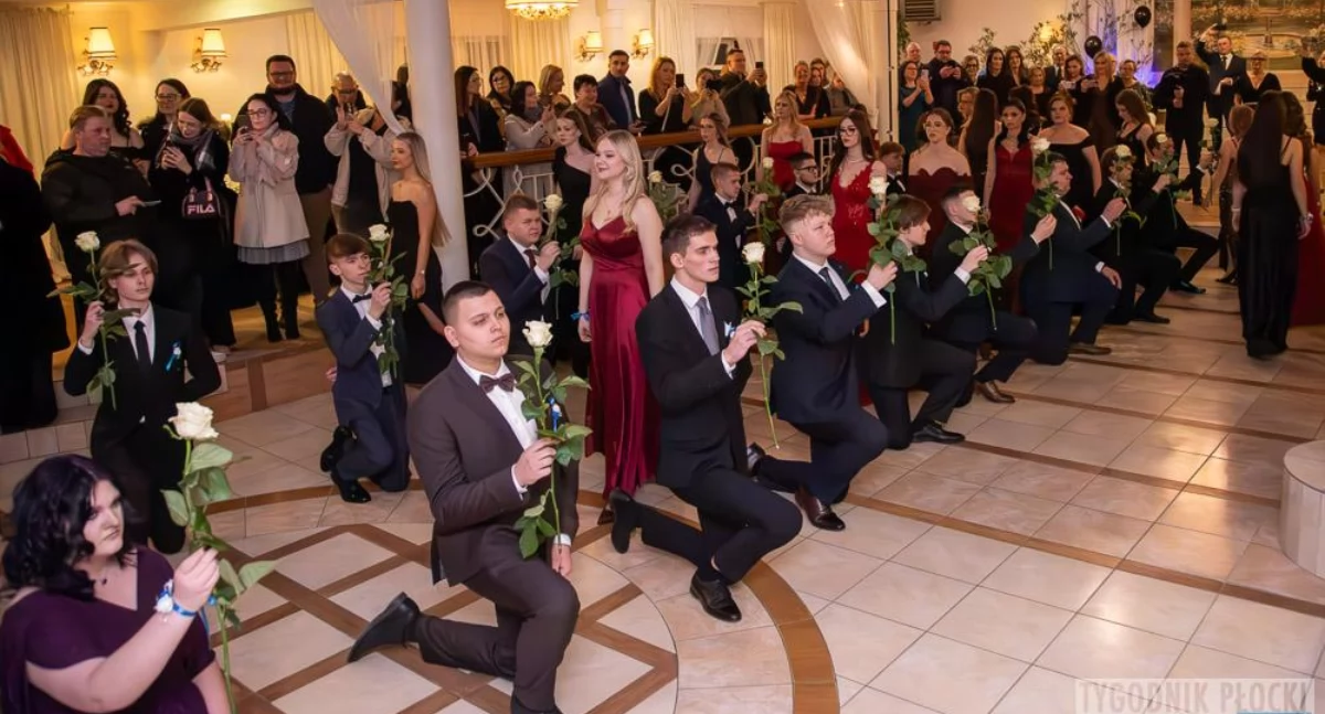 Tak bawili się uczniowie IV LO w Sali Amore. Sezon studniówkowy w Płocku trwa...  [ZDJĘCIA, FILM] 