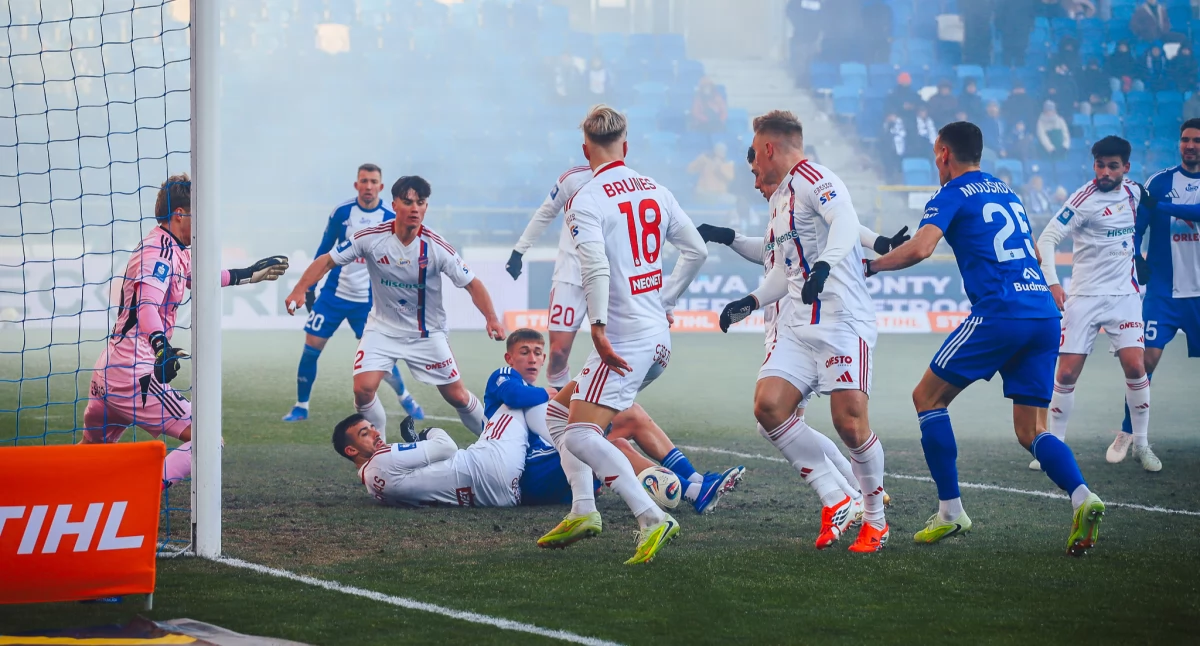 Wisła Płock – Raków Częstochowa 2:1. Lider Ekstraklasy przetrwał napór i odprawił „Medaliki” [ZDJĘCIA]