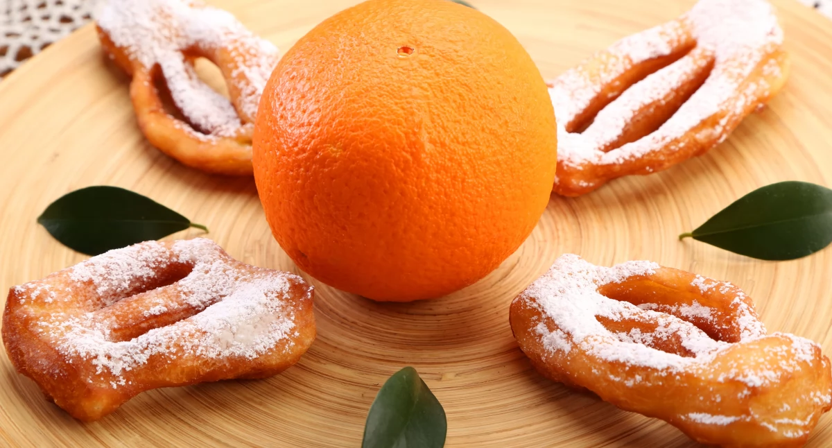 Przepisy kulinarne Izabeli Chudzyńskiej. Faworki z pomarańczowym aromatem