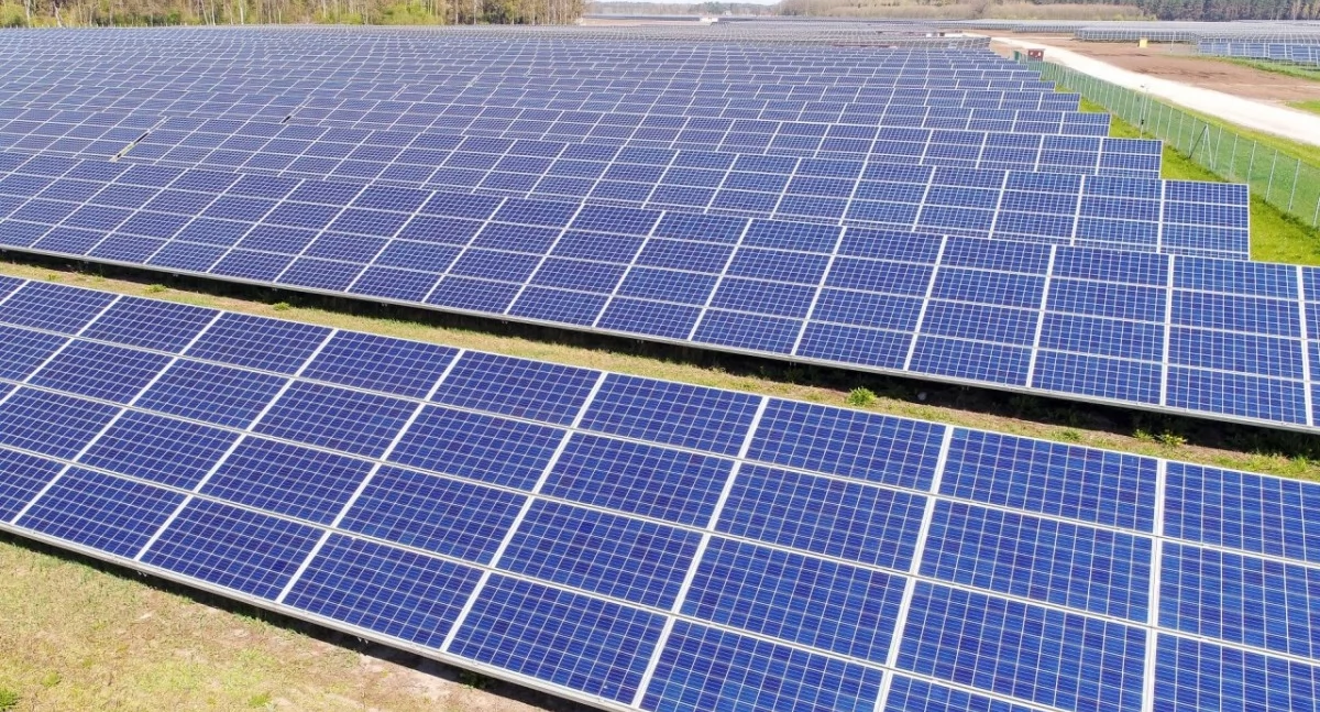 Kolejna farma PV dostarczy energię płockiej rafinerii. ORLEN rozwija portfel OZE 