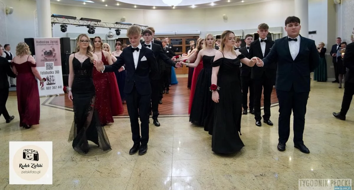 Bal do białego rana! Studniówka Zespołu Szkół im. Stanisława Staszica w Gąbinie [ZDJĘCIA]