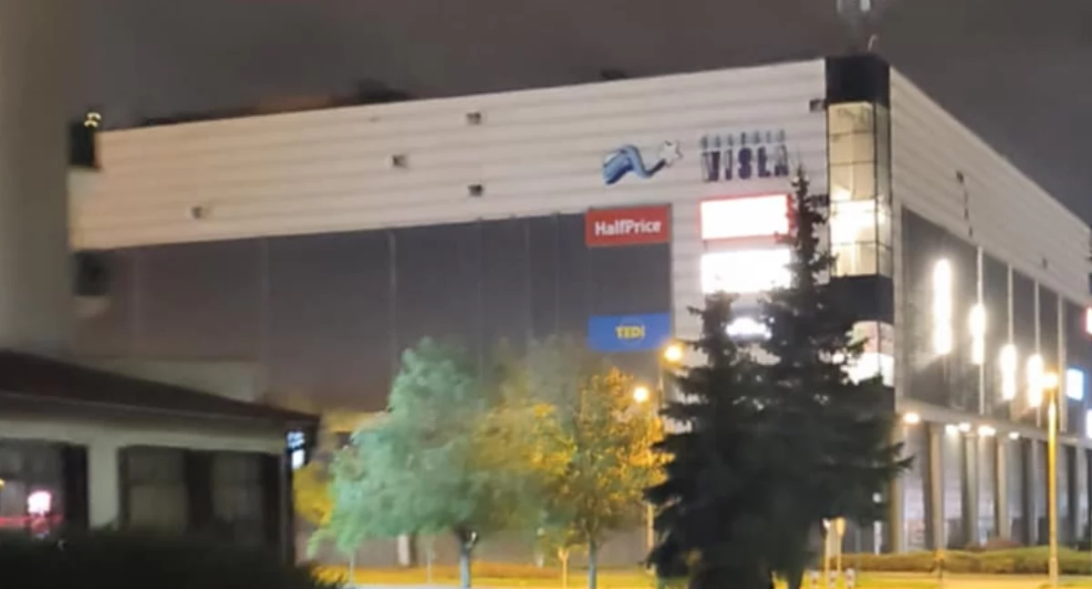 Galeria „Wisła” w ogniu. 5 zastępów straży w akcji