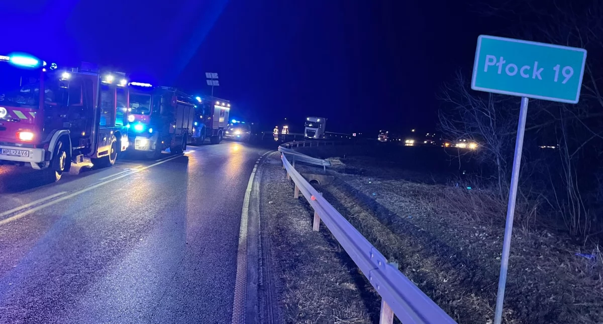 Wypadek na krajowej „sześćdziesiątce” w pobliżu Płocka. W rozbitych autach podróżowało pięć osób