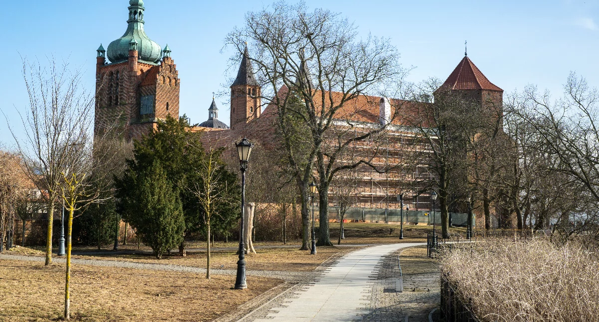 Płockie Tumy w rusztowaniach. Zobacz, jak zmienia się Zamek Książąt Mazowieckich i Opactwo 
