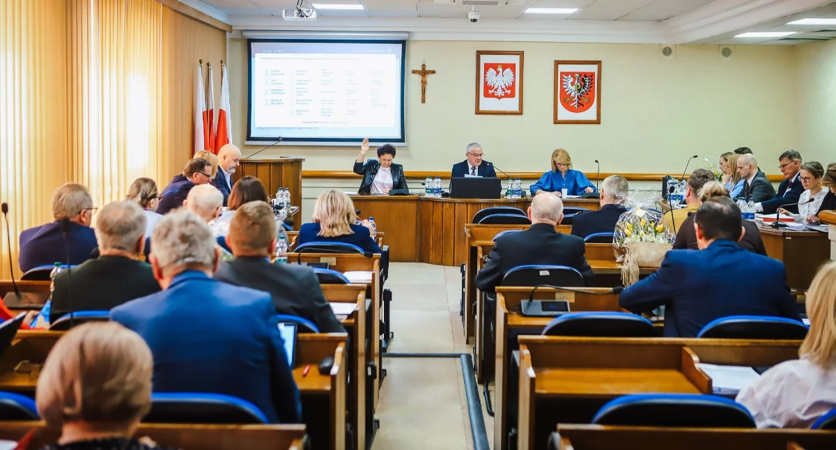 Rada powiatu zatwierdziła sprawozdanie z efektów pracy Organizatora Rodzinnej Pieczy Zastępczej za 2025 rok
