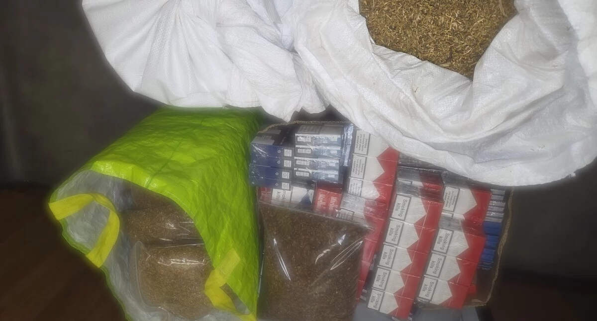 Akcja płockiej policji. Zatrzymana 55-latka z tysiącami nielegalnych papierosów 