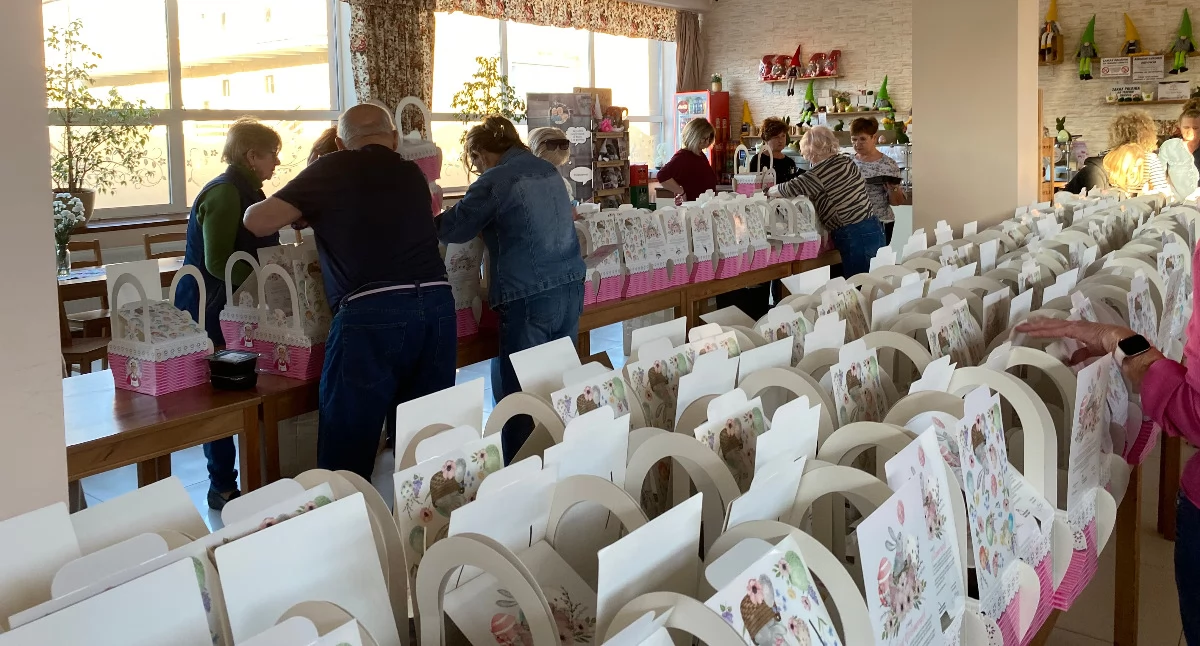 Koszyczki Wielkanocne dla seniorów z Płocka. Świąteczna pomoc, która ma znaczenie... 