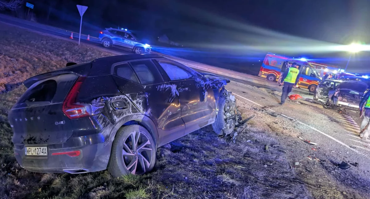 Wypadek w Wilczkowie. Lądował śmigłowiec LPR. 2 osoby w szpitalu [ZDJĘCIA]