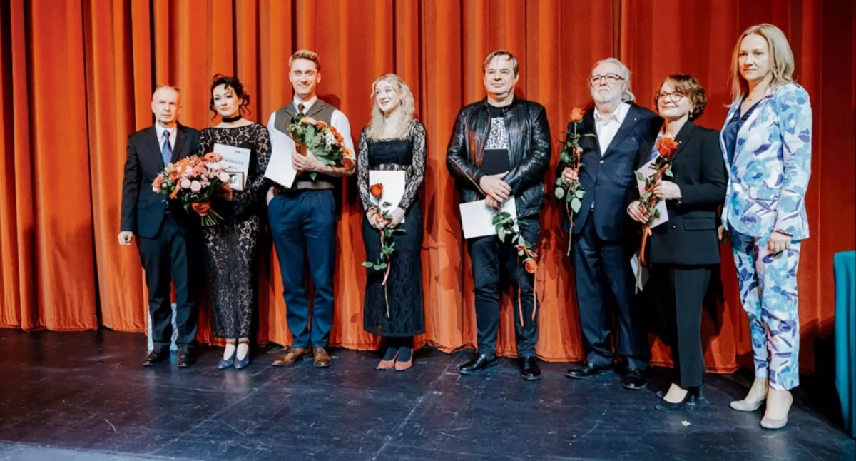 Premiera „Ubu Króla...”, Medal Senatu RP, Srebrna Maska dla najlepszych aktorów. Płock obchodził Międzynarodowy Dzień Teatru