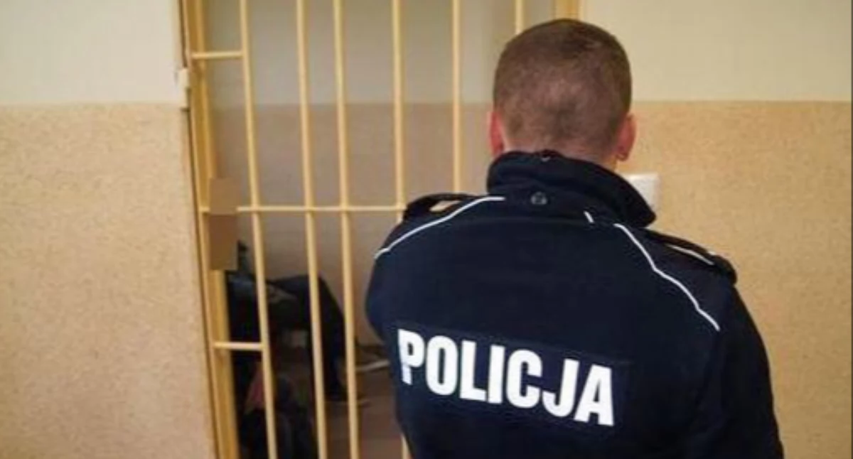 Poszukiwany oszust wpadł na strychu w Sierpcu. Nie pomogła sterta ubrań...