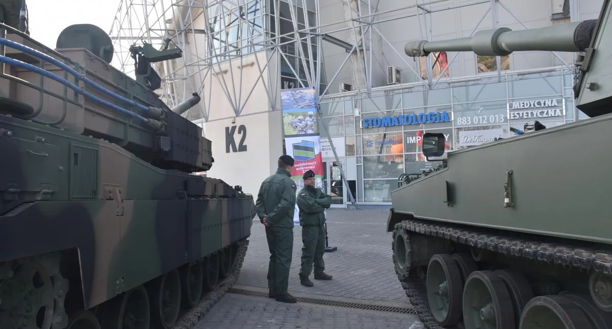 Wojskowi zjechali się do Orlen Areny. Zobaczcie, jak jeżdżą polscy czołgiści... [FILM]
