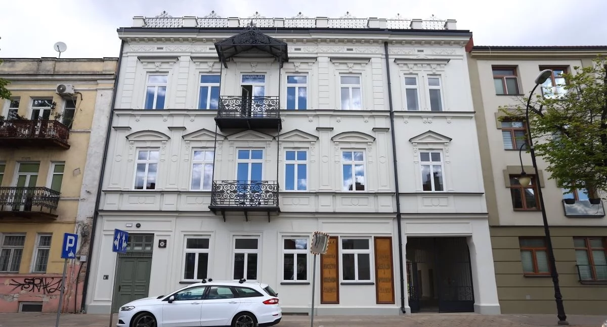 To jedna z najpiękniejszych płockich kamienic. Zajrzeliśmy do środka przy okazji wręczenia kluczy lokatorom [FOTO]