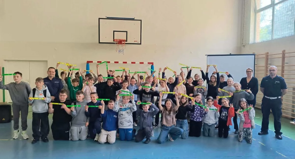 Odblask może uratować życie. Dzieci ze Słupna świecą przykładem