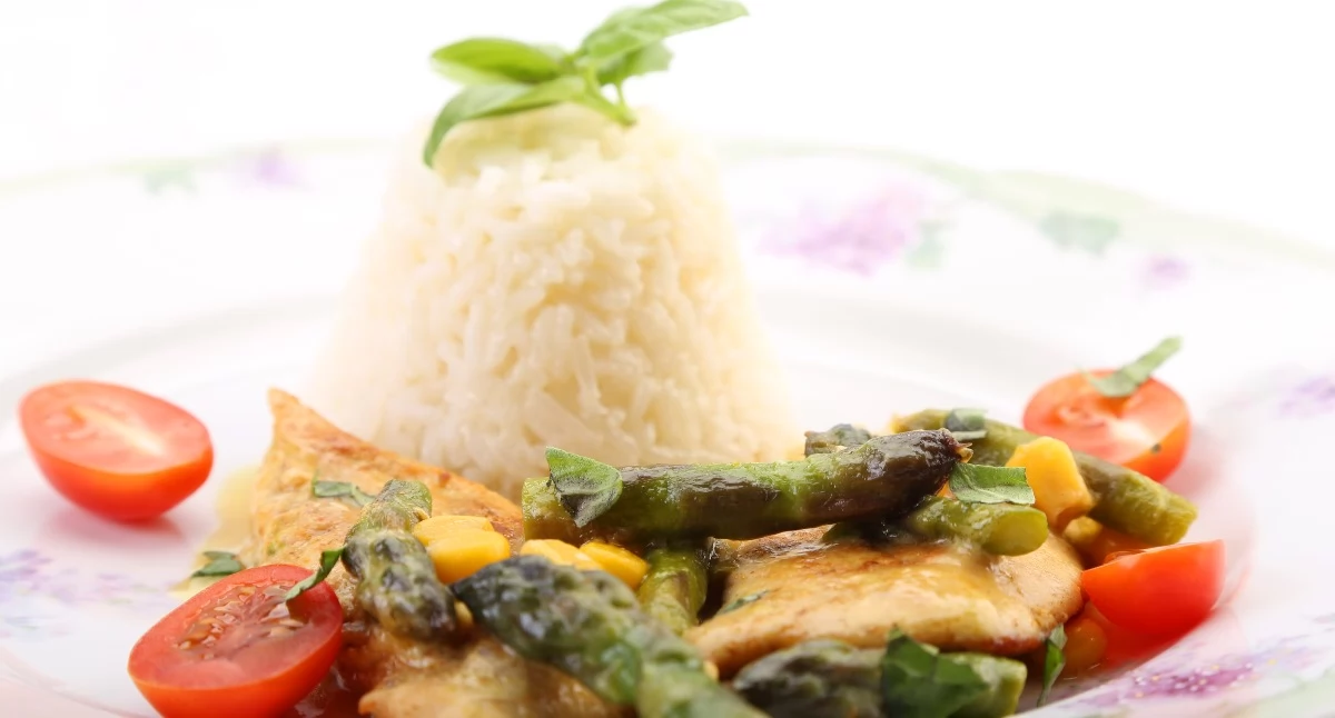 Przepisy kulinarne Izabeli Chudzyńskiej. Kurczak curry ze szparagami