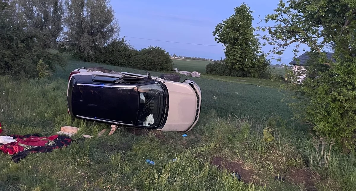 Zderzenie aut. Dwie osoby zabrane do szpitala