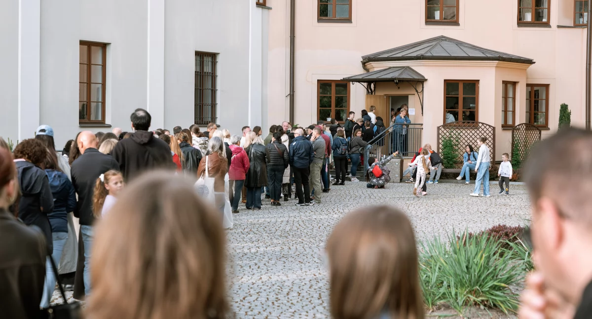 Takiej nocy nie można było przegapić! Zwiedzający ruszyli w miasto [ZDJĘCIA z NOCY MUZEÓW]