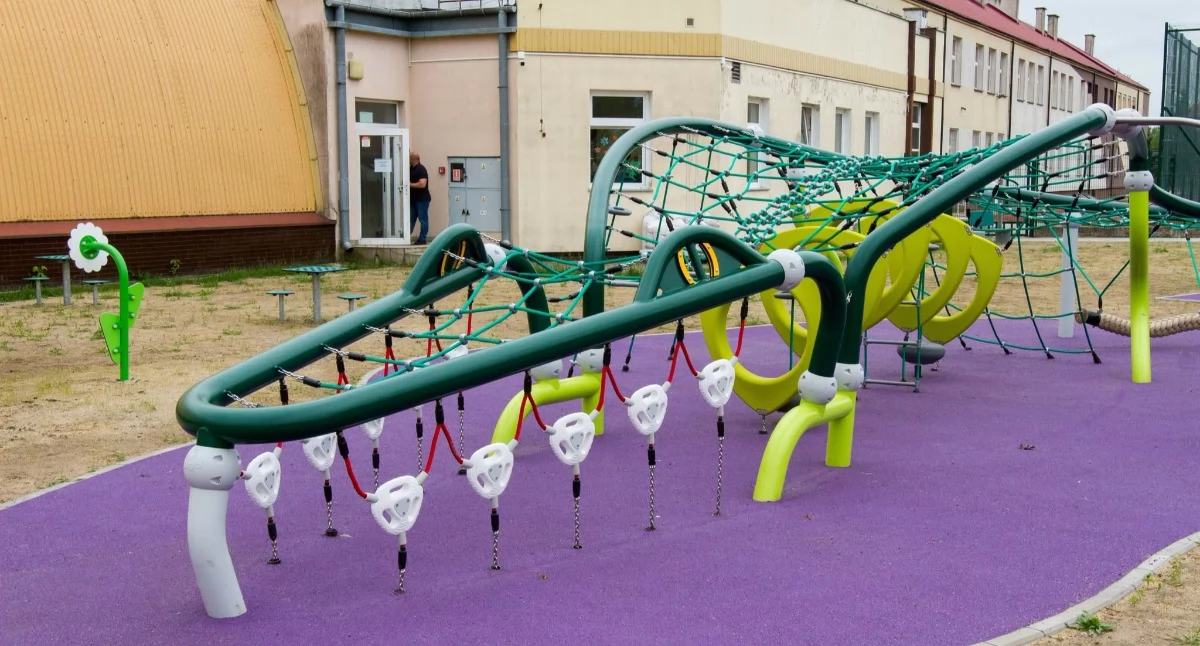 „Aligator” na nowym placu zabaw dla dzieci [FOTO]