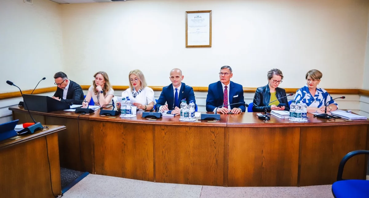 Absolutorium dla zarządu powiatu. Budżet 2025 zakończony nadwyżką ponad 47 mln zł