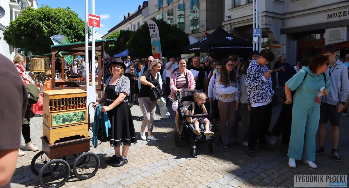 Wystawcy i kolekcjonerzy czekają właśnie na Was! Jarmark Tumski rozpoczęty [ZDJĘCIA]