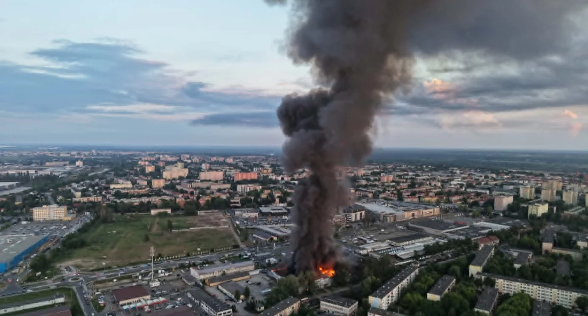 Spłonęła hala przy ul. Rembielińskiego w Płocku. „Tragedia, marzenia poszły z dymem”
