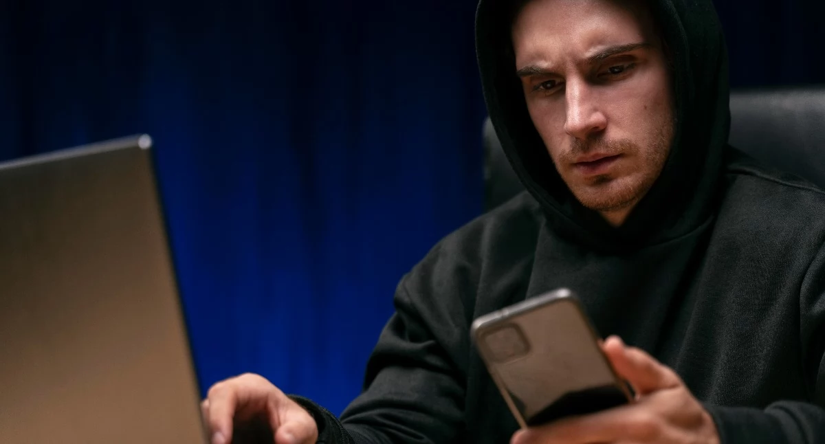 Ponad 80 mln zł w rządowych dotacjach? Nie, to bezwzględny atak cyberoszustów na Mazowszu. ZUS ostrzega: SMS z linkiem to pułapka