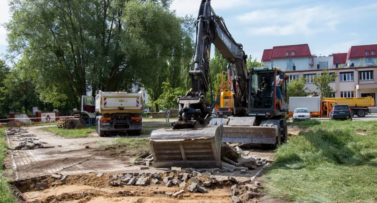 Trwa przebudowa trzech ulic na Podolszycach Północ. Prace potrwają do listopada