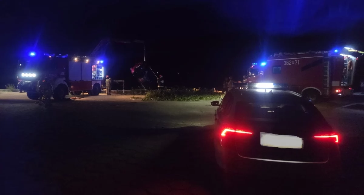 Samochód osobowy wjechał do Wisły. W aucie znajdowały się dwie osoby