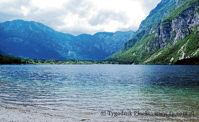Alpejskie łąki, zielone wody