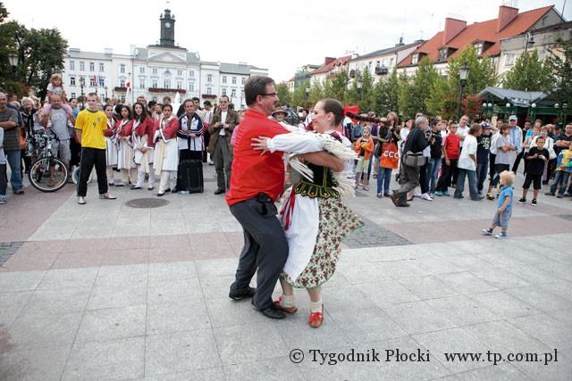 Rozmowy w saloniku Tygodnika Płockiego: Vistula ekskluzywnym folklorem płynąca… 