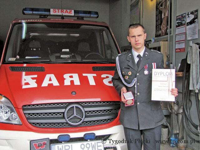 Ryzykował życie, ratując cudze