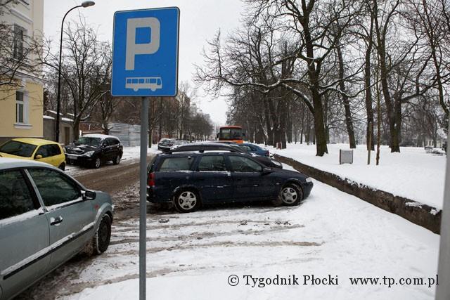 Autokary na placu Obrońców Warszawy