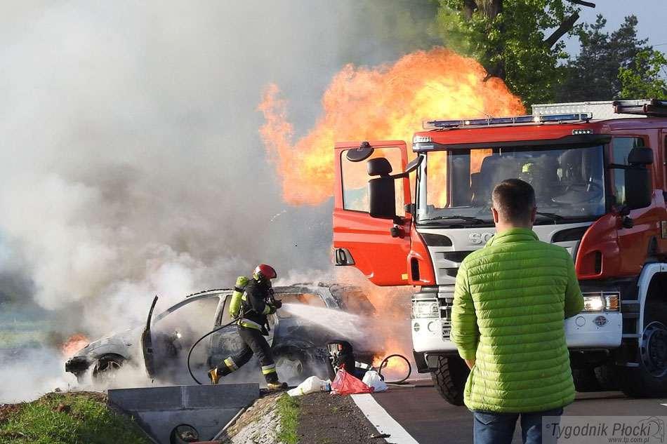 Samochód w ogniu, co z kierowcą i pasażerami ?