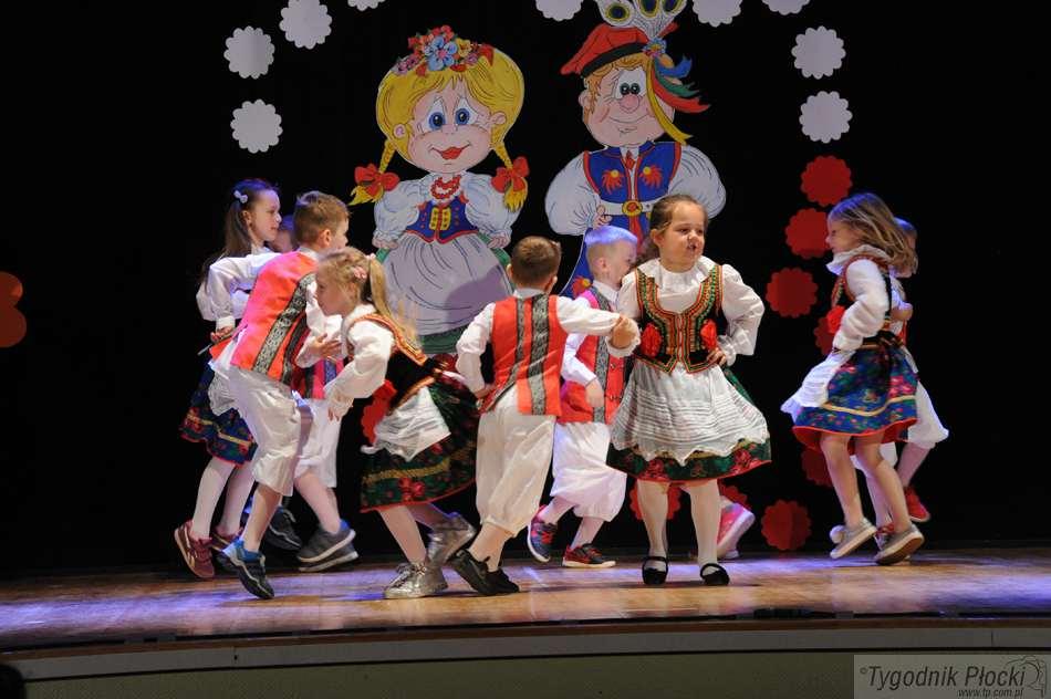 Festiwal Tańców Ludowych [ZDJĘCIA]