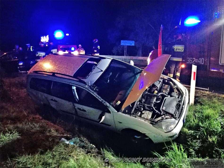 Samochód zjechał do rowu w Starym Duninowie