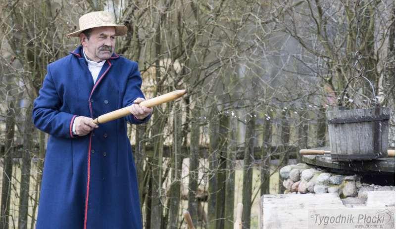 W Wielkanocny Poniedziałek do skansenu