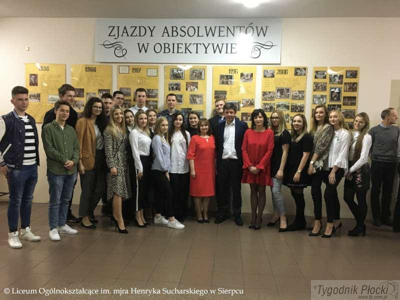,,A jednak warto..” – spotkanie licealistów z absolwentami