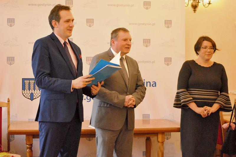 Dla małych gostynian dodatkowe becikowe