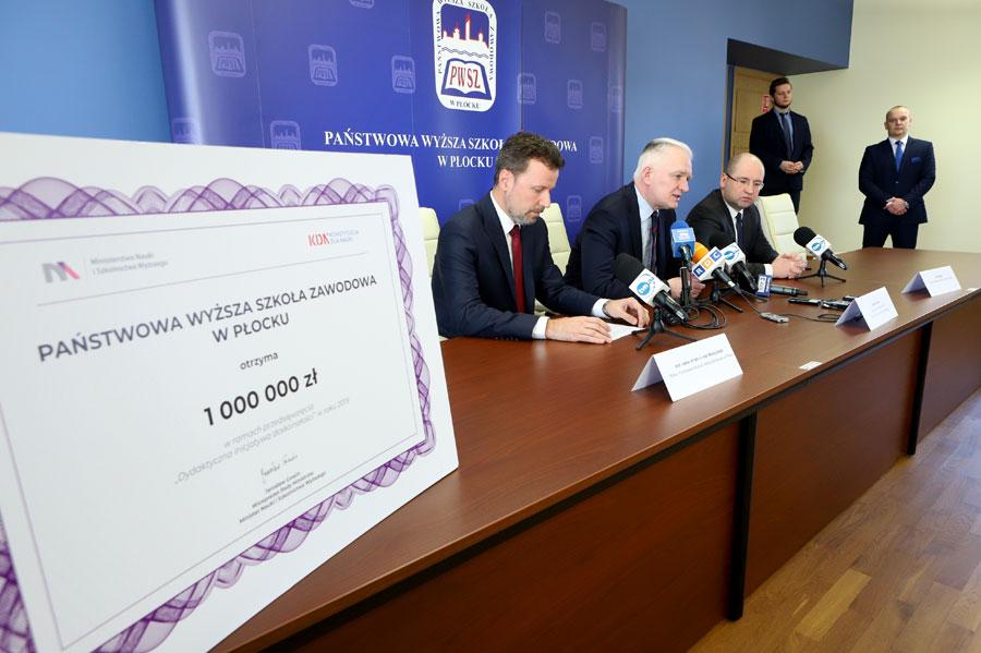 Minister Gowin chwali płocką PWSZ